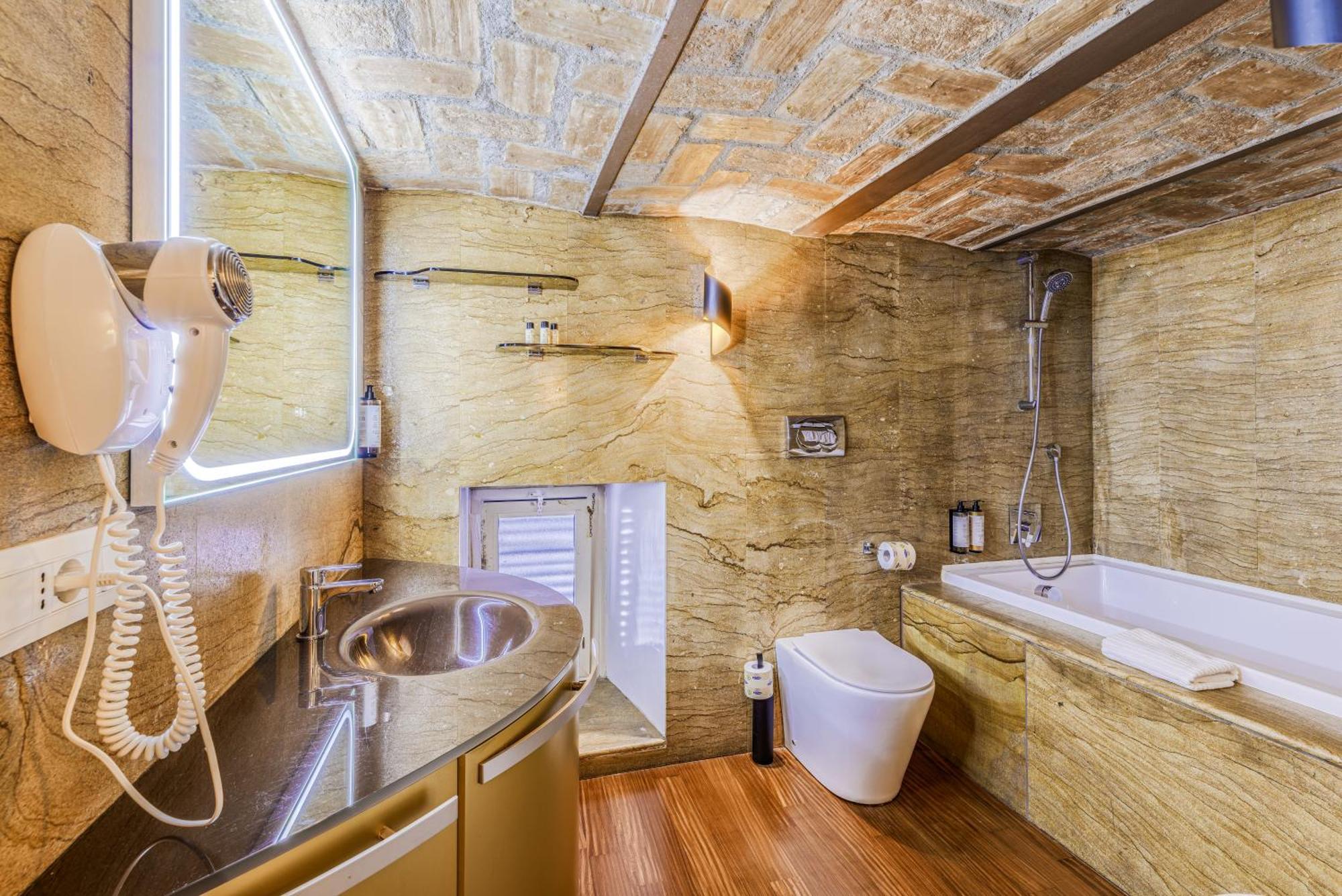 Home At Rome Luxury Navona Suites — Photos 1